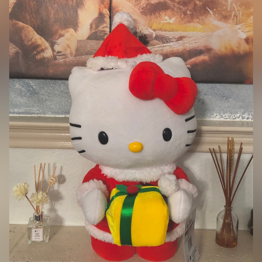 Hello Kitty Christmas Greeter